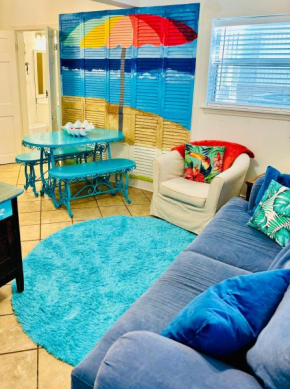 Mini Pearl, Private 2 BR - 1 block to BEACH!